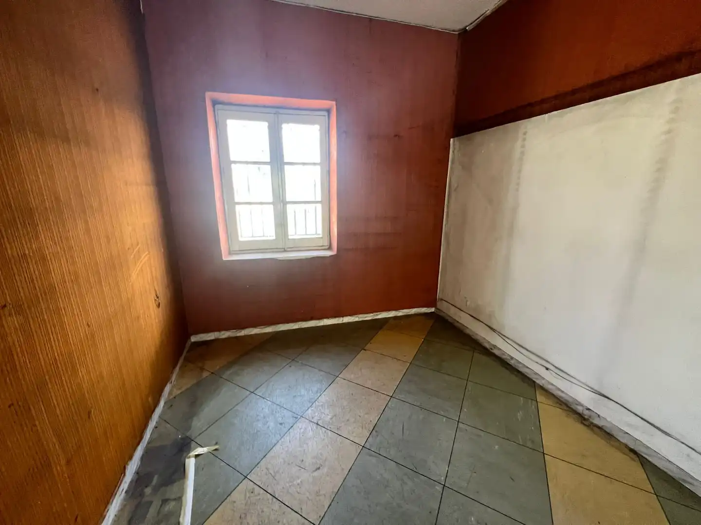 Habitación de Local en venta en Ávila