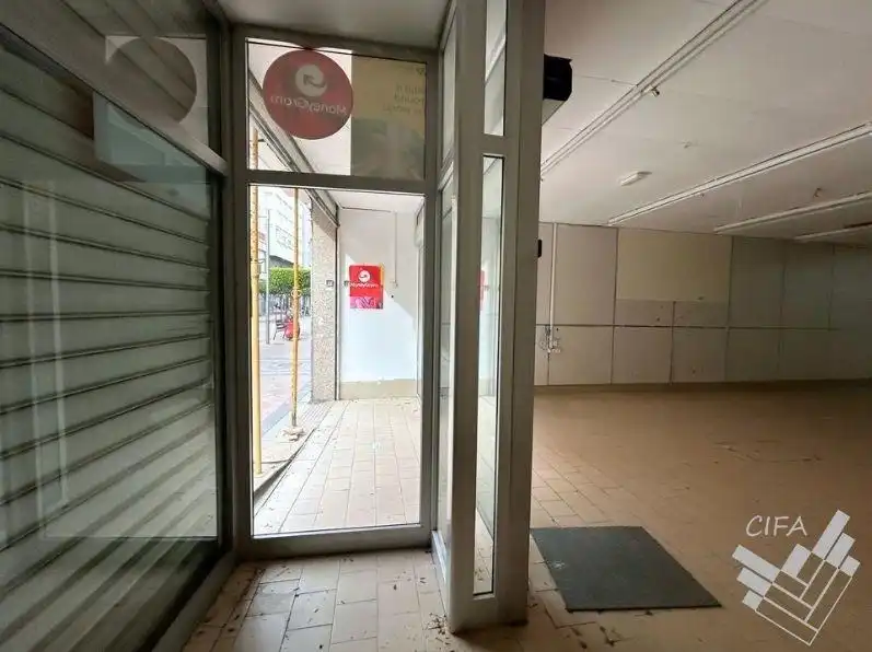 Local comercial en alquiler en Calle de Hernán Cortés, imagen 2