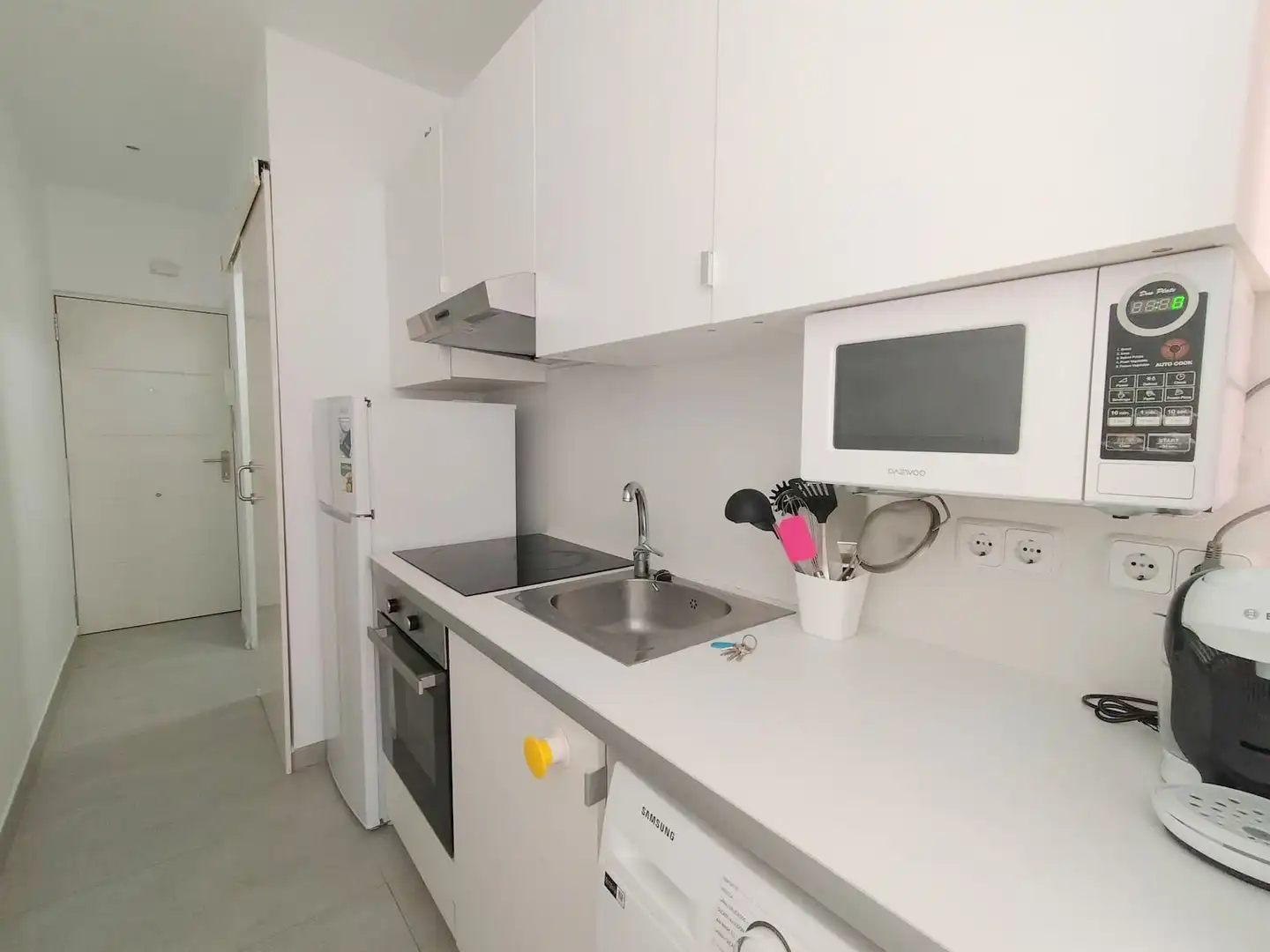Cuina de Loft de lloguer en Madrid amb Calefacció i Moblat