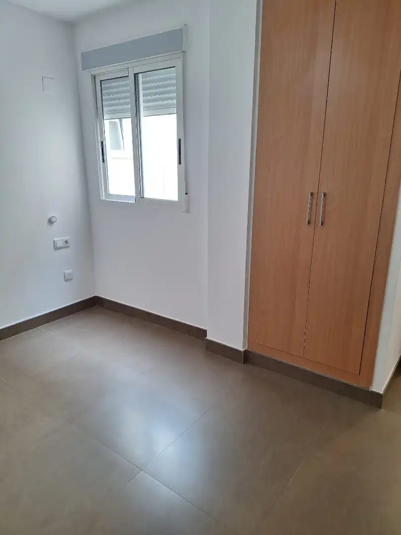 Dachboden zur Miete in Carrer del Poeta Llorente, Centro Ciudad