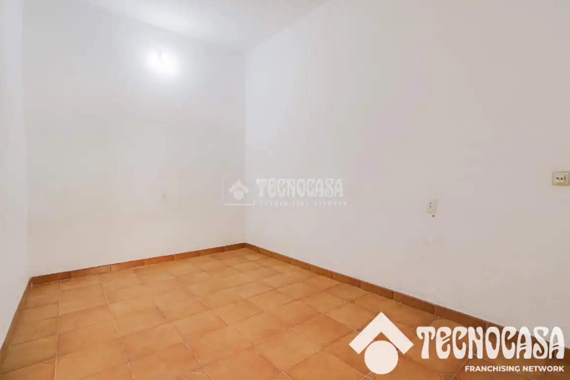 Piso en venta en Santa Coloma de Gramenet con Terraza y Trastero