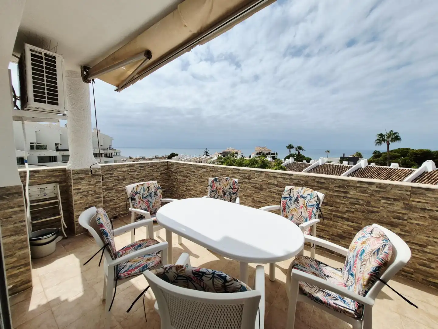 Terrasse von Dachboden zur Miete in Mijas mit Klimaanlage, Heizung und Privatgarten