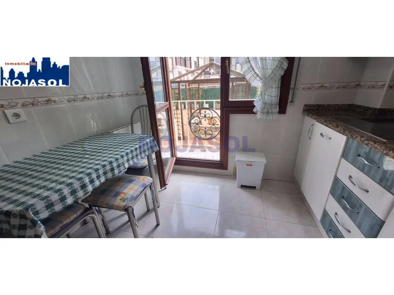 Cuina de Apartament de lloguer en Noja amb Calefacció, Jardí privat i Terrassa