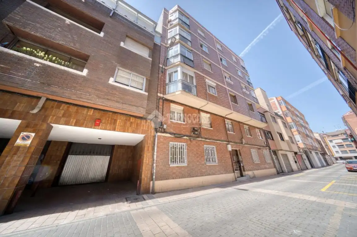 Exterior view of Flat for sale in Valladolid  with Heating, Parquet flooring and Furnished