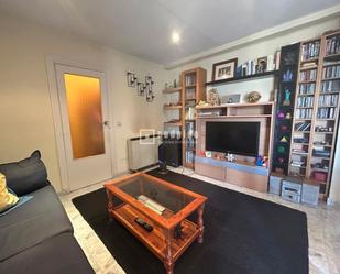 Living room of Flat for sale in  Madrid Capital  with Heating, Terrace and Alarm