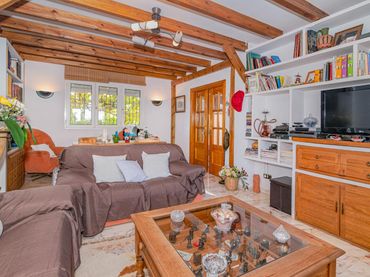 Detached house with balcony for sale in Calle ARRAYANES (VENT)