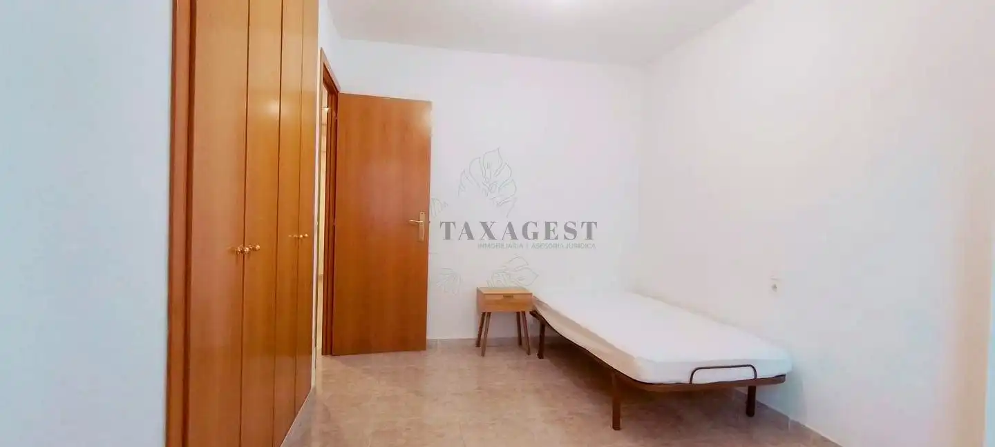 Habitación de Piso de alquiler en Roquetes con Aire acondicionado, Terraza y Amueblado