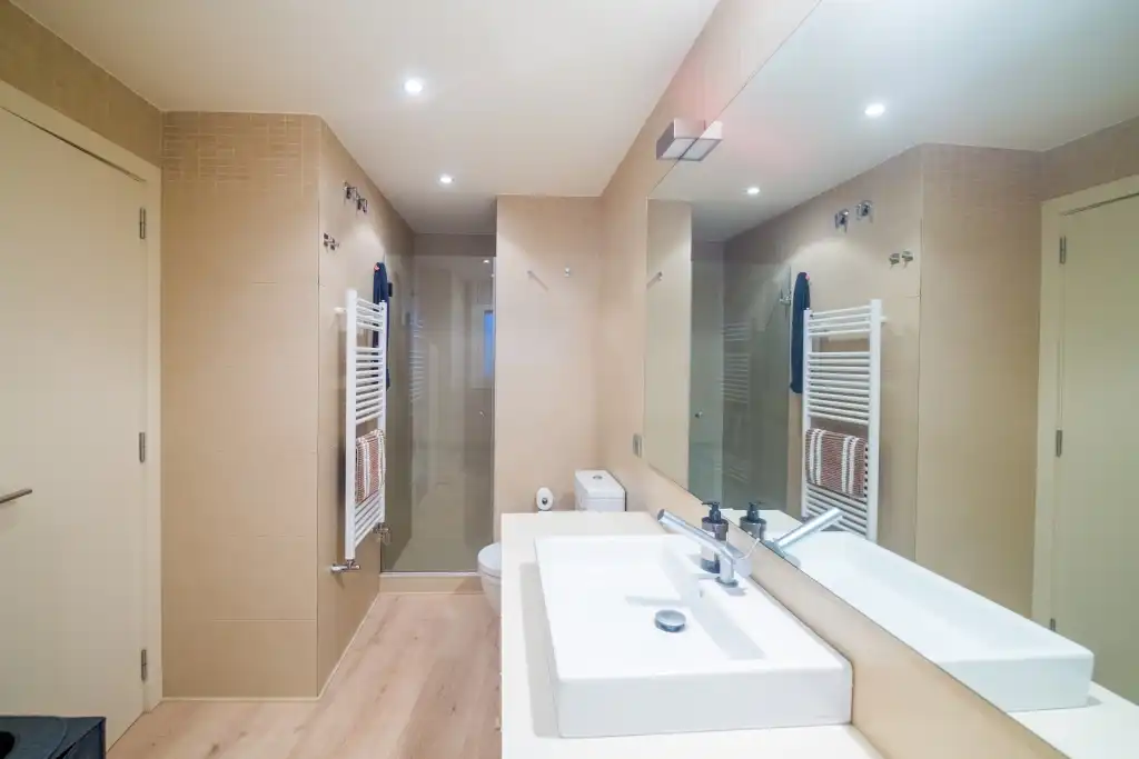 Badezimmer von Maisonette zum Verkauf in Calonge i Sant Antoni mit Klimaanlage, Heizung und Privatgarten