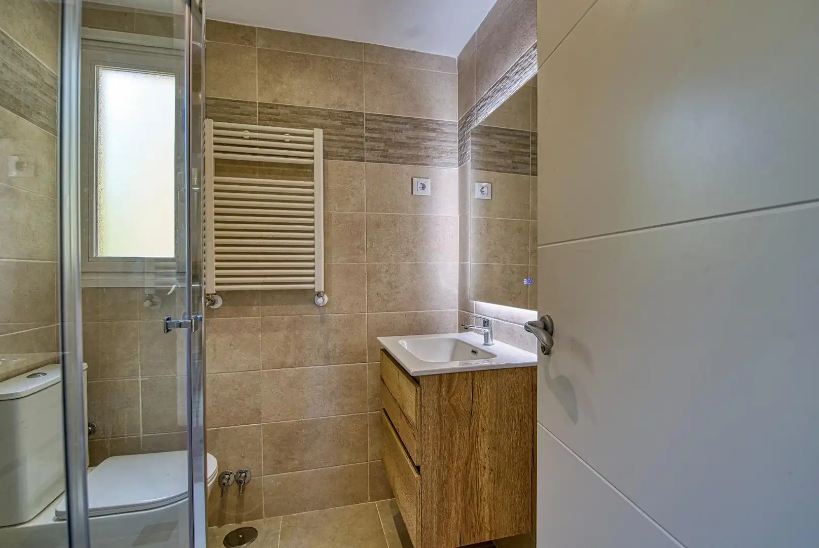 Bathroom of Flat for sale in Madrid