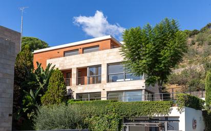 Vista exterior de Casa o xalet en venda en Esplugues de Llobregat amb Aire condicionat, Calefacció i Terrassa