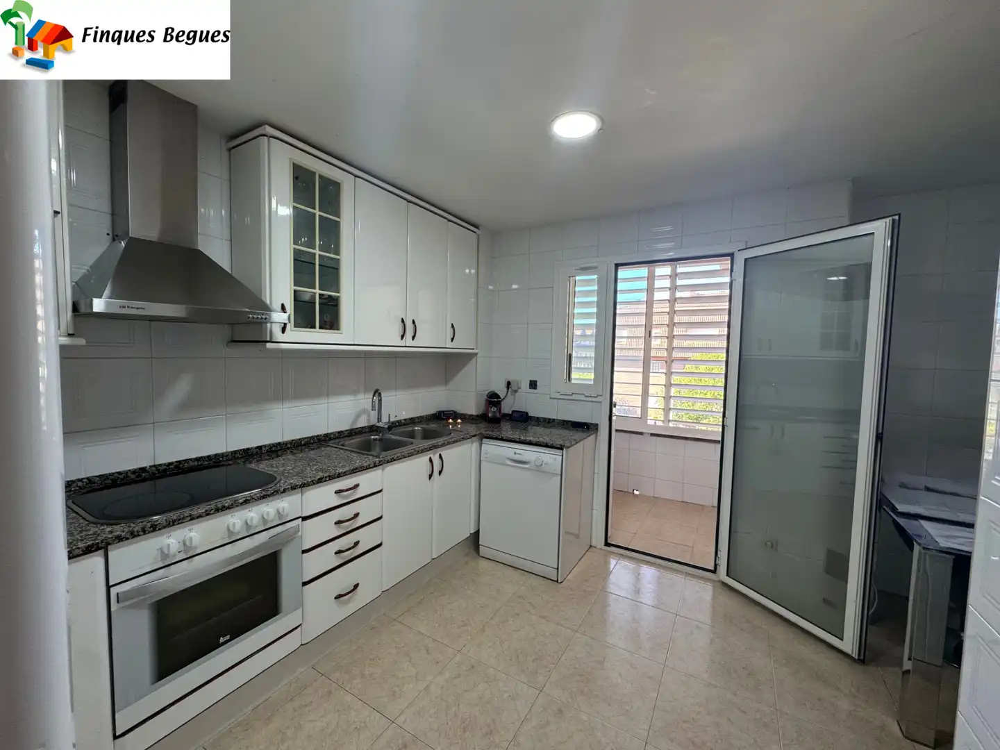 Cocina de Piso en venta en Begues con Calefacción, Terraza y Trastero