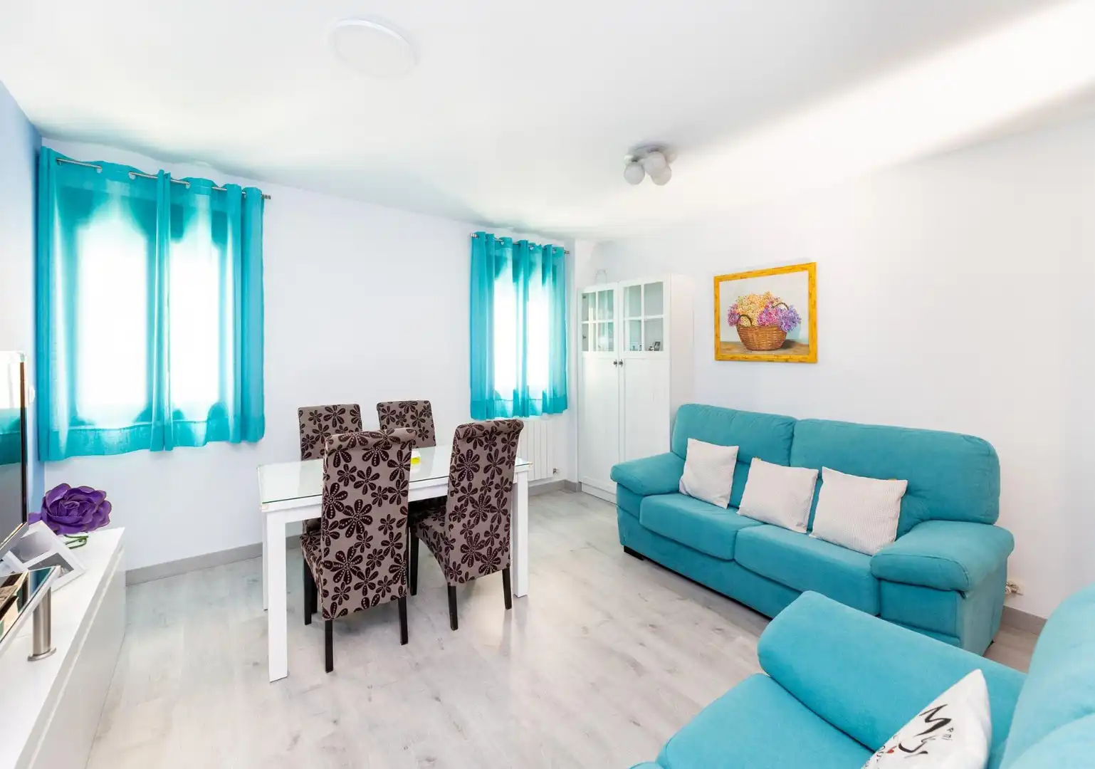 Living room of Flat for sale in Granada  with Air Conditioner, Heating and Storage room