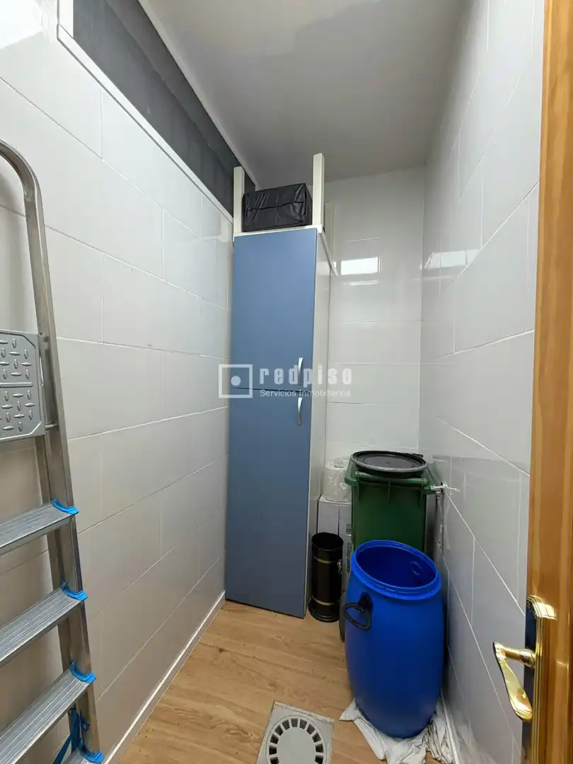 Baño de Local en venta en Alcalá de Henares con Terraza y Alarma