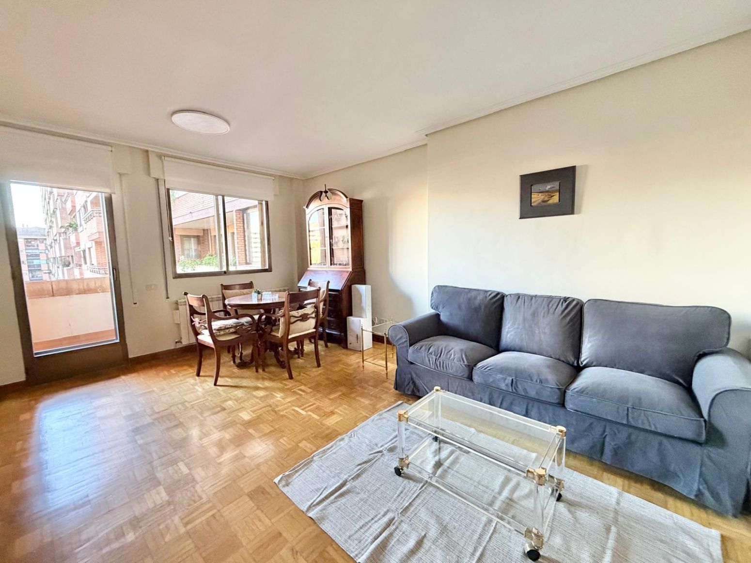 Sala de estar de Piso de alquiler en  Logroño con Calefacción, Parquet y Terraza