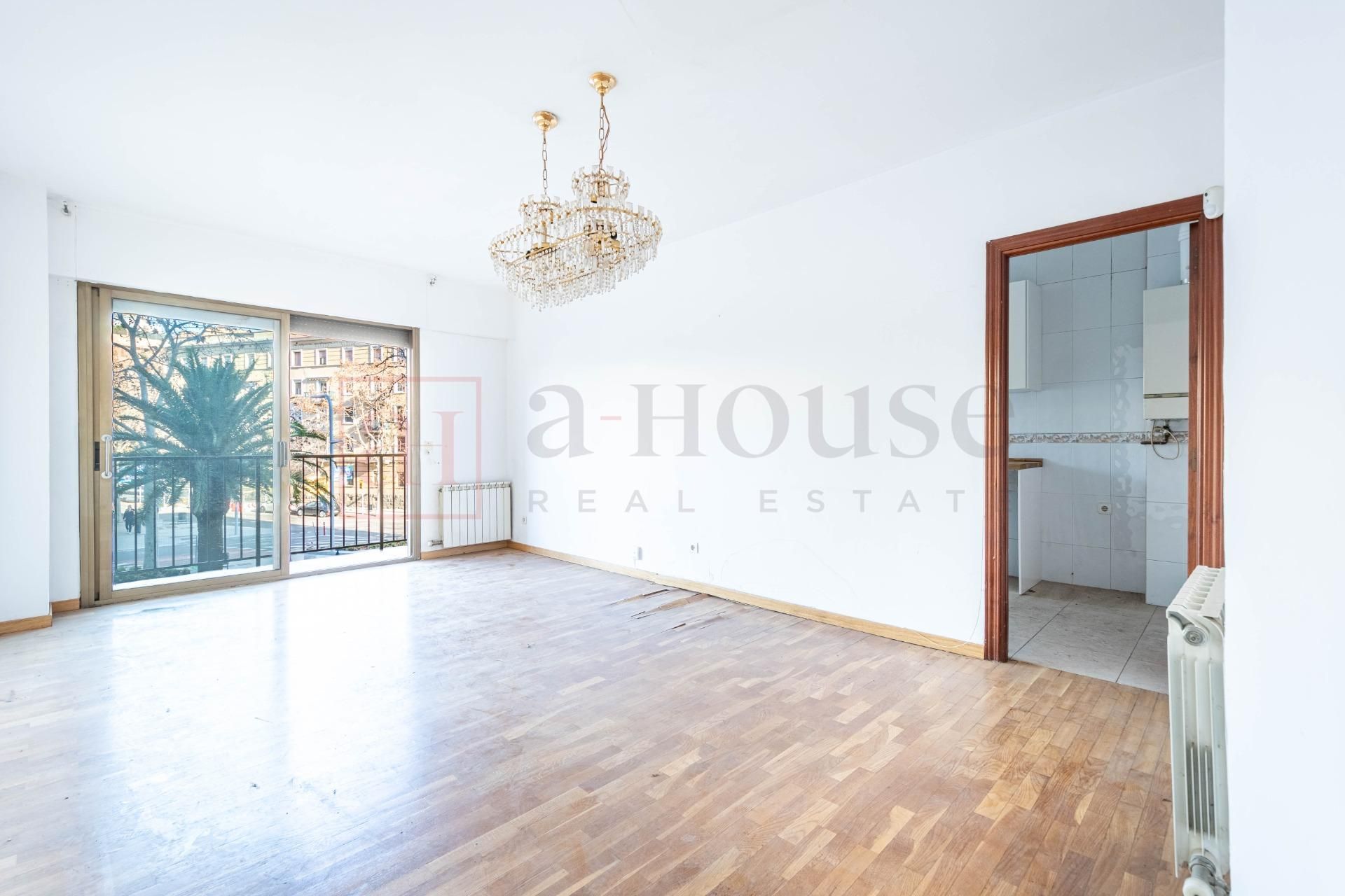 Living room of Flat for sale in  Barcelona Capital  with Heating, Private garden and Parquet flooring
