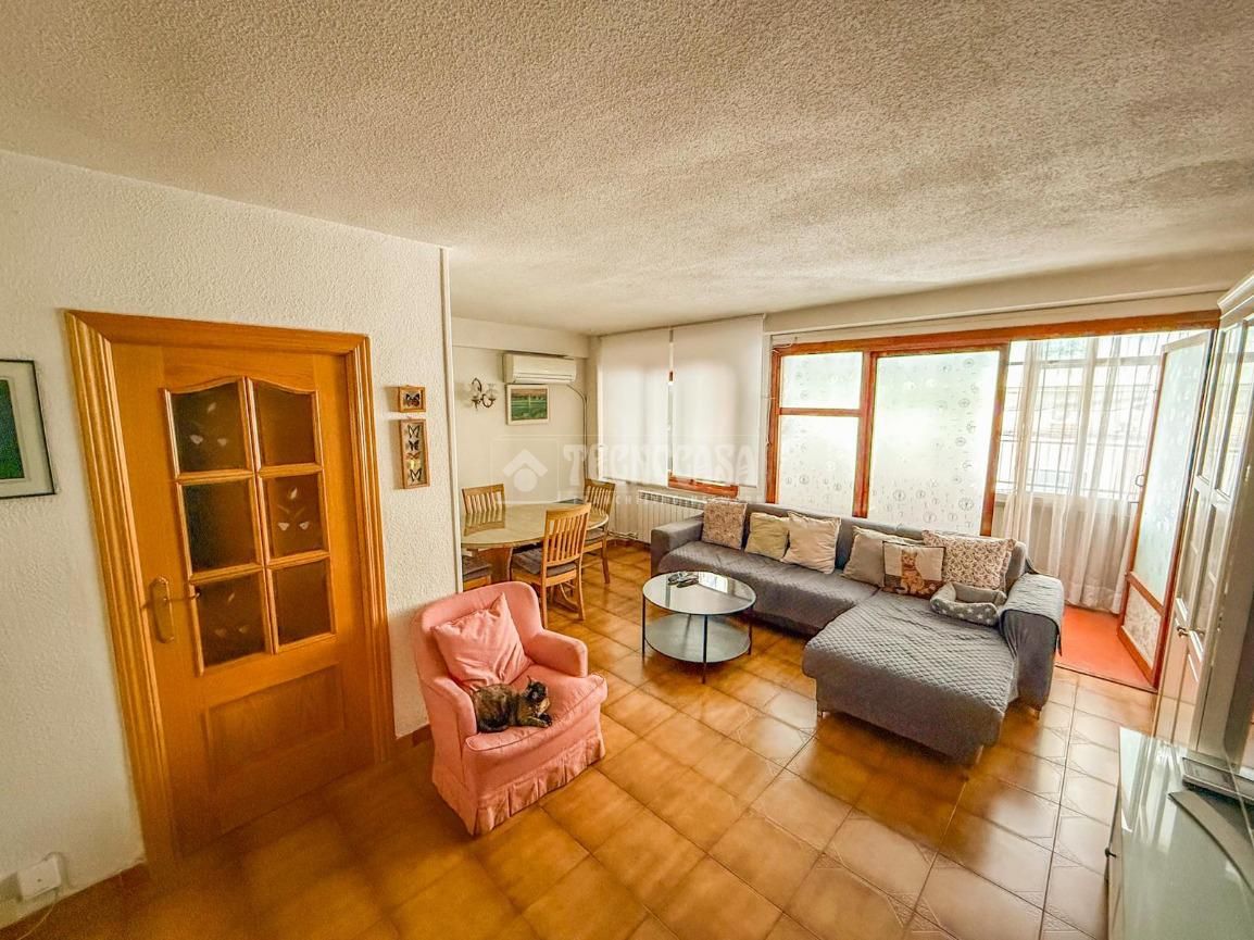 Living room of Flat for sale in Parla  with Air Conditioner, Heating and Terrace