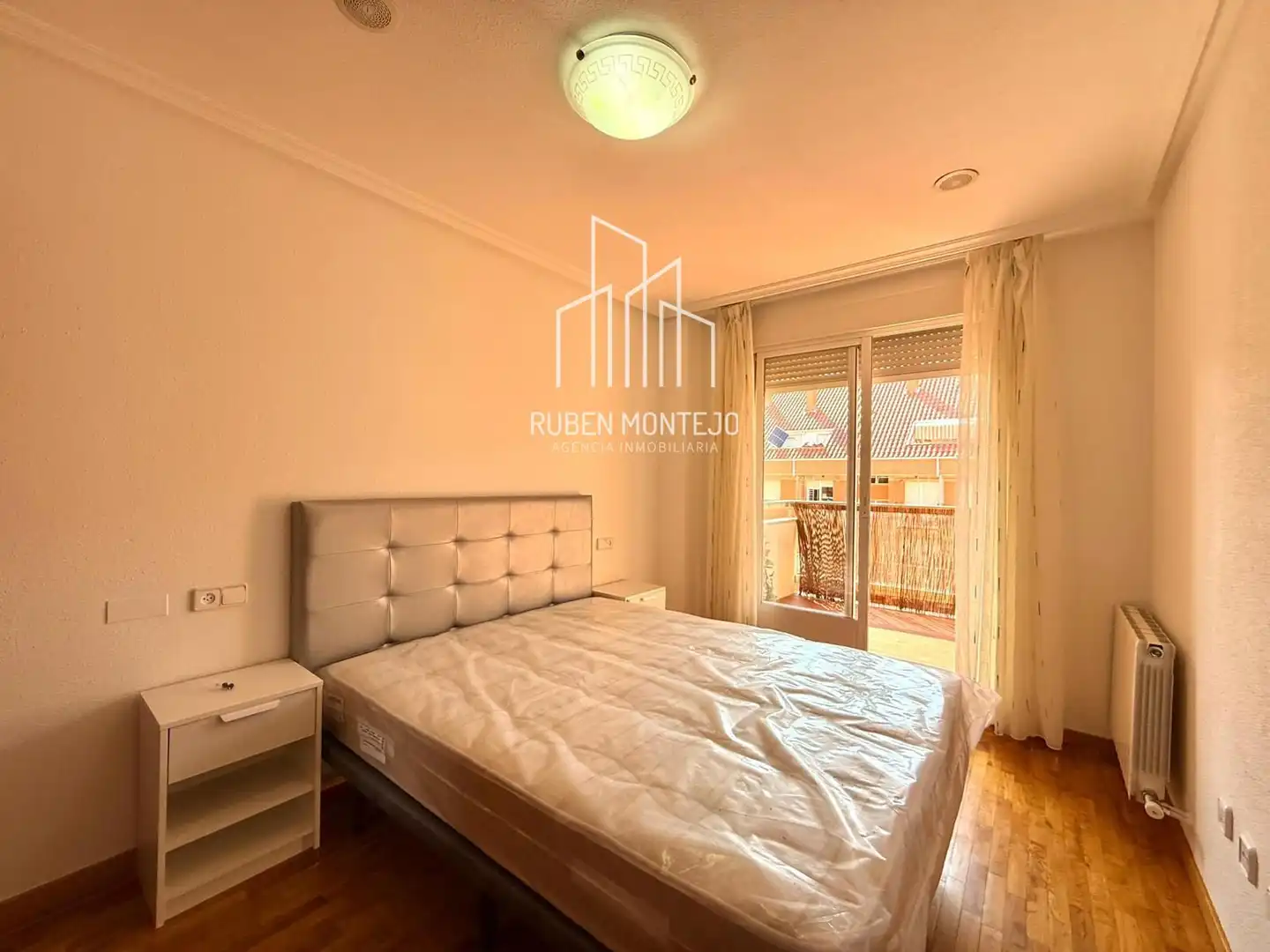 Bedroom of Flat for rent in Salamanca  with Heating, Parquet flooring and Terrace