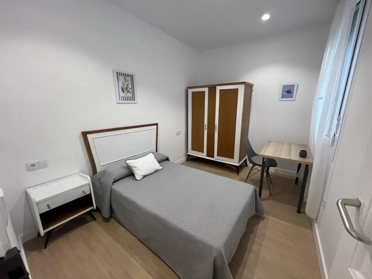Habitación de Piso para compartir en Ourense Capital  con Calefacción, Amueblado y Balcón