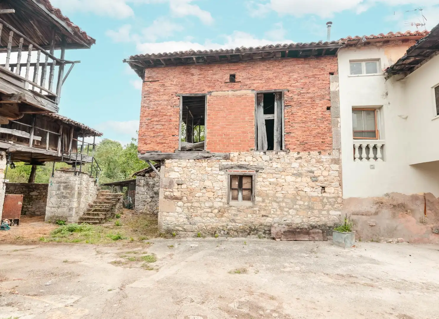 Vista exterior de Residencial en venta en Lena