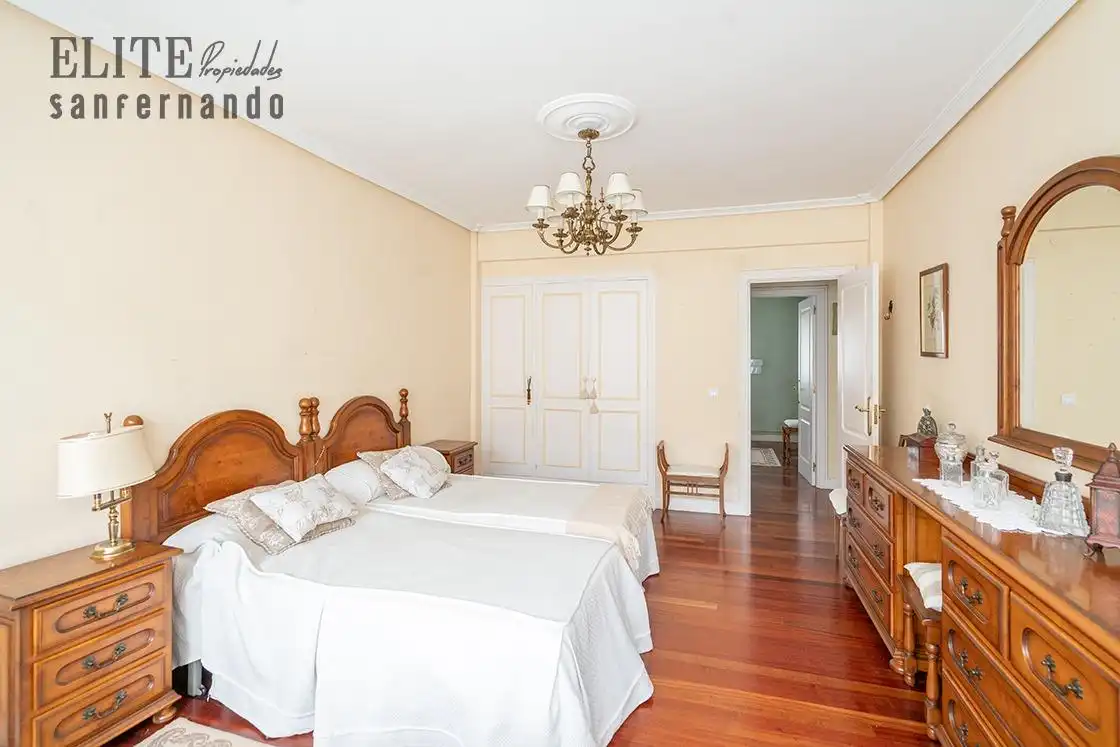 Schlafzimmer von Wohnung zum Verkauf in Santander mit Parkett