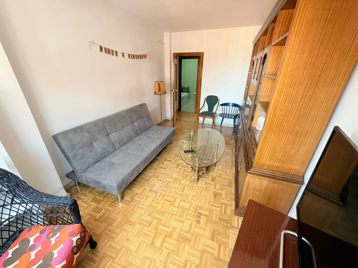 Sala d'estar de Pis en venda en León Capital  amb Calefacció, Parquet i Terrassa