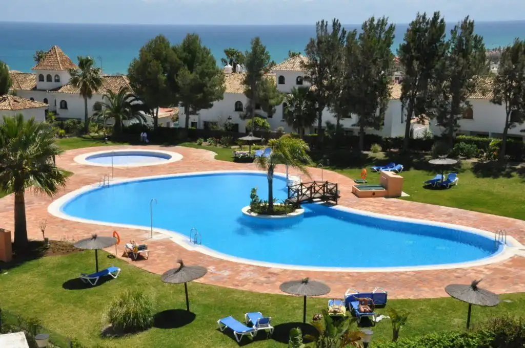 Piso con piscina en venta en La Duquesa