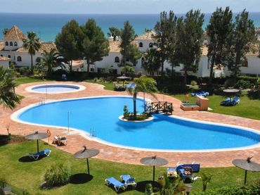 Pis amb piscina en venda a La Duquesa