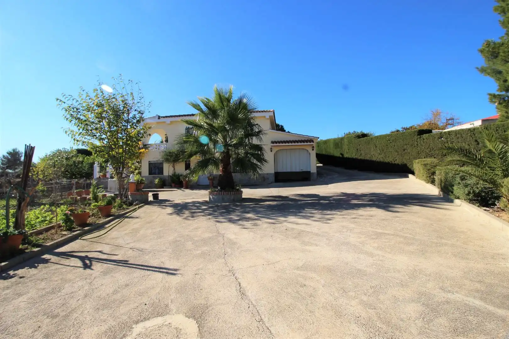 Vista exterior de Casa o xalet en venda en Chiva amb Jardí privat, Terrassa i Traster