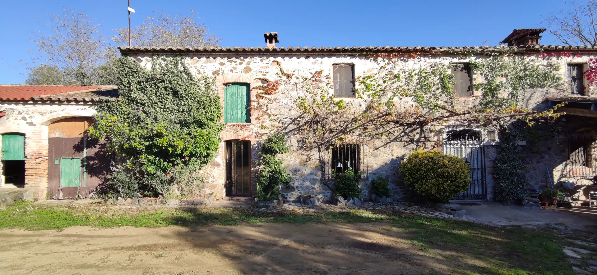 Vista exterior de Finca rústica en venta en Cassà de la Selva con Jardín privado y Piscina