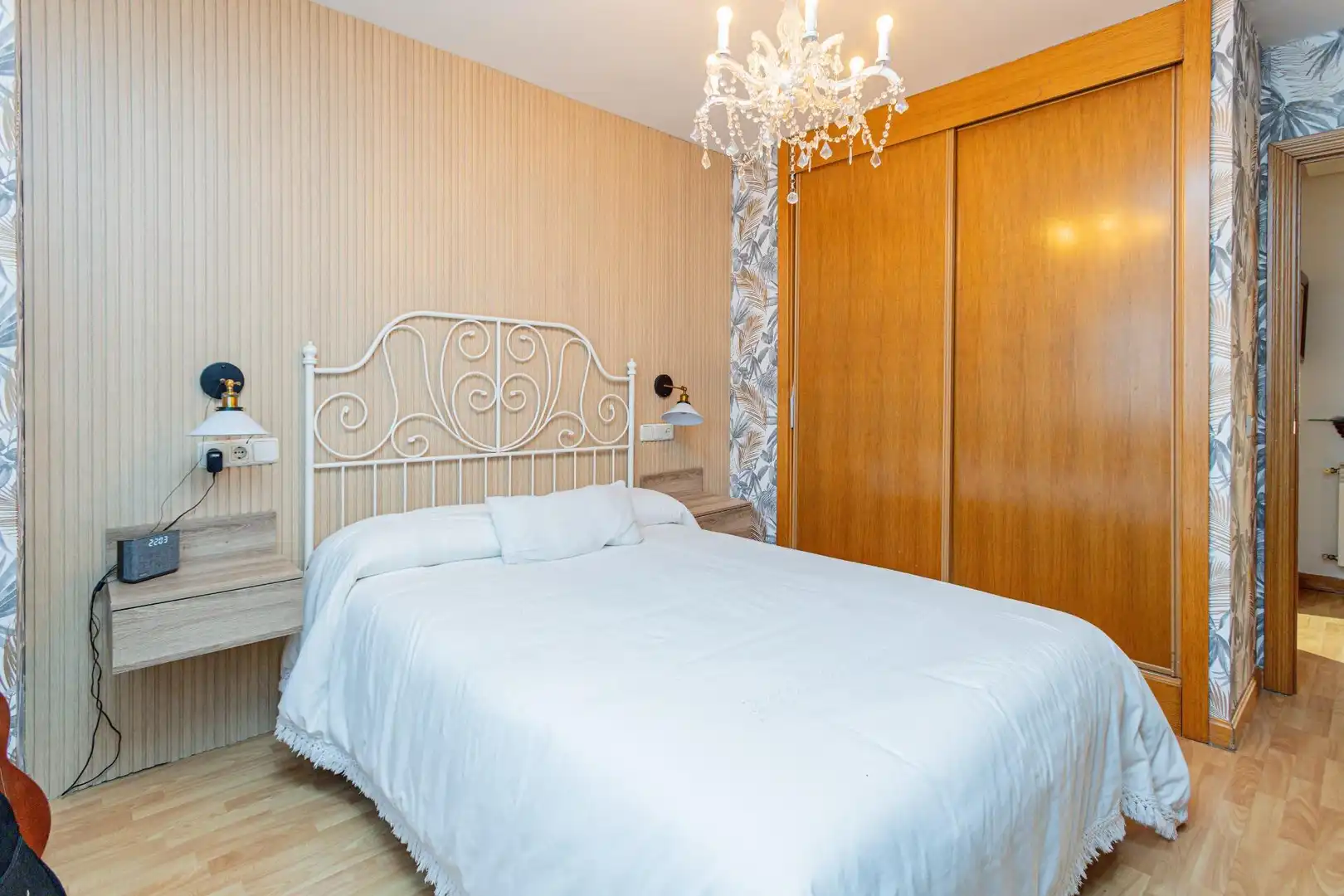 Dormitori de Casa adosada en venda en Valdemoro amb Calefacció, Jardí privat i Piscina comunitària
