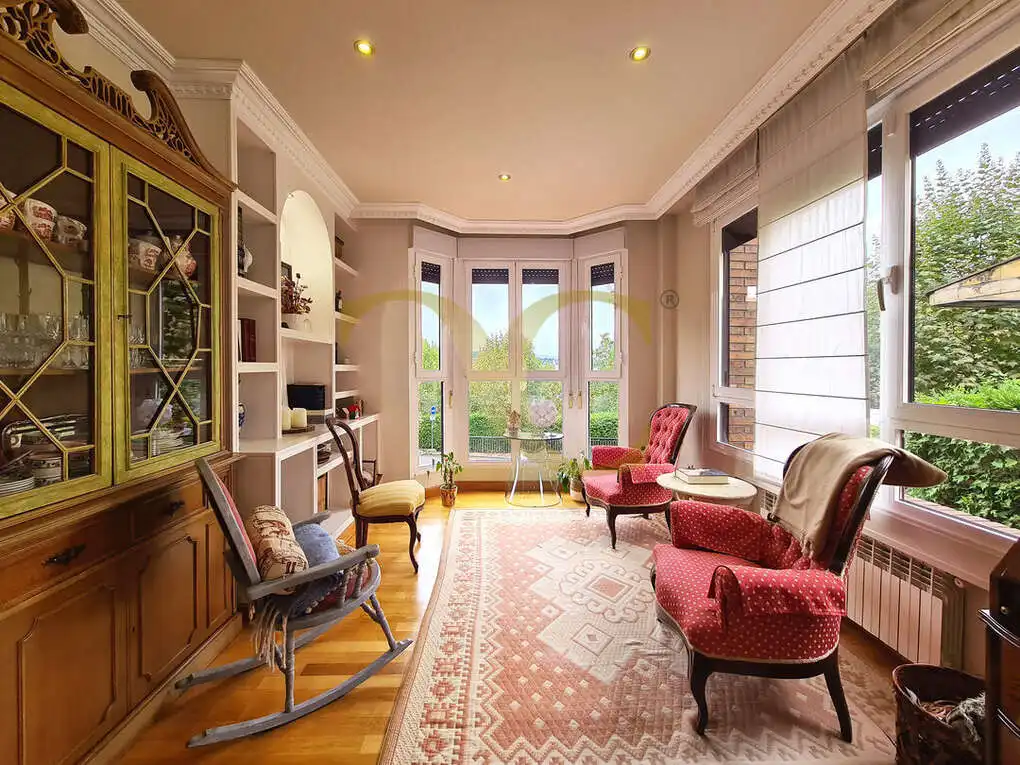 Sala de estar de Casa o chalet en venta en Oviedo  con Calefacción, Terraza y Trastero