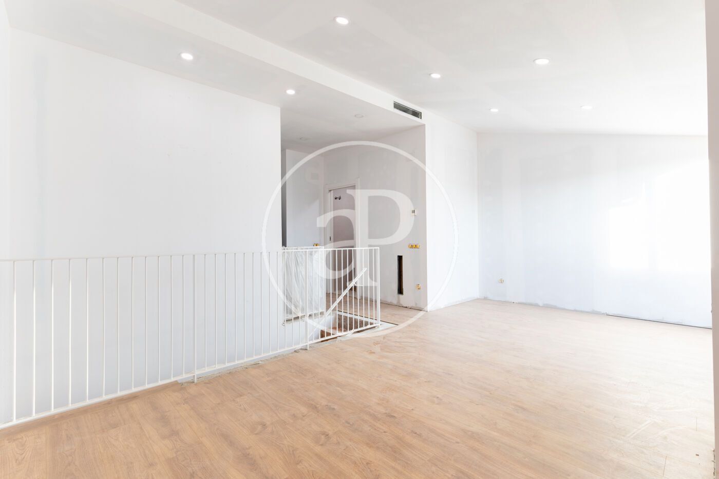 Dachboden zum Verkauf in Terrassa mit Klimaanlage, Heizung und Terrasse