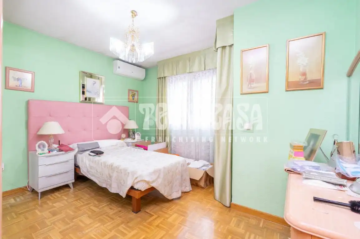 Habitación de Casa adosada en venta en Colmenar Viejo con Calefacción, Jardín privado y Terraza