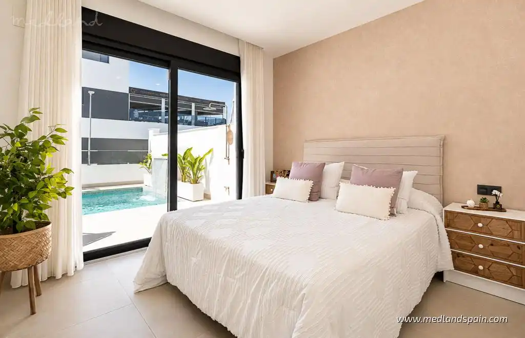 Chalet con piscina en venta en Benijófar, imagen 9