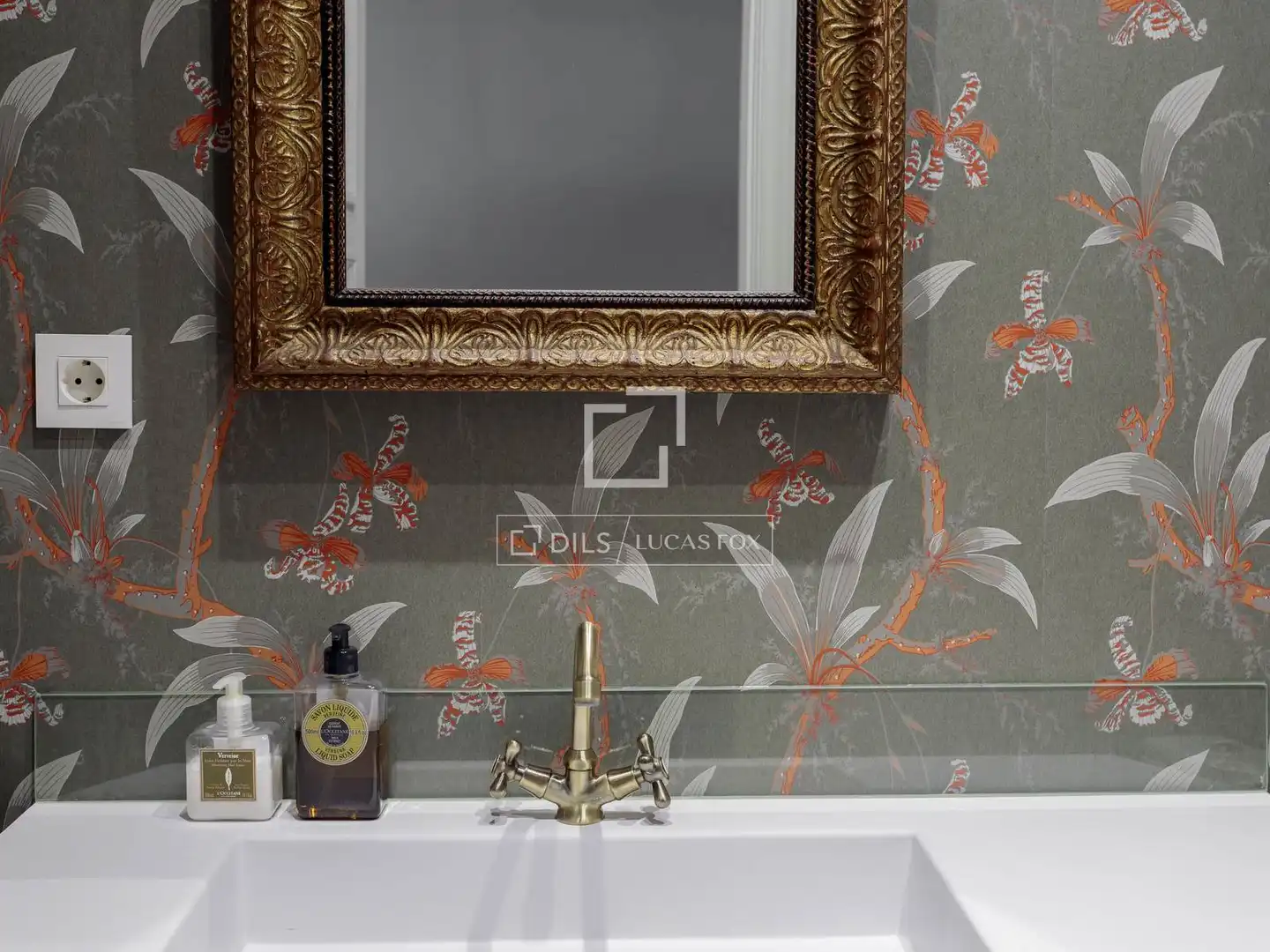 Bathroom of Attic for rent in Madrid  with Air Conditioner, Heating and Parquet flooring
