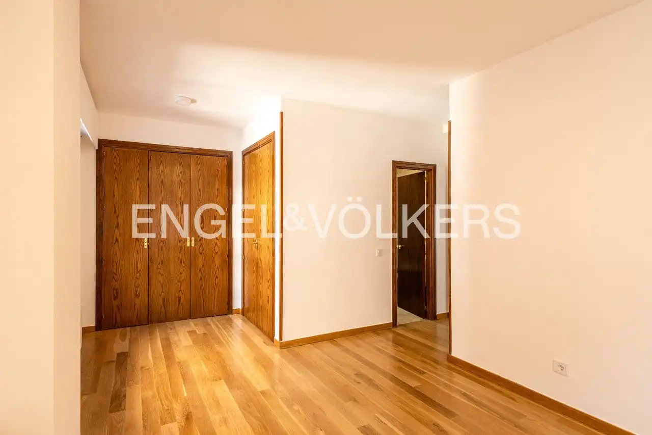 Wohnung zum Verkauf in Madrid mit Klimaanlage, Heizung und Terrasse