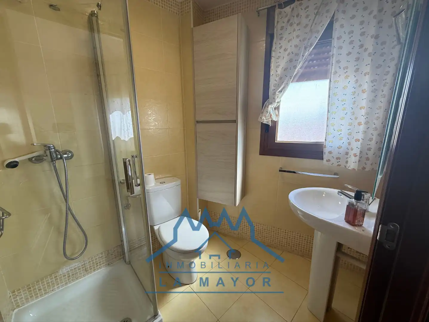 Baño de Piso en venta en Ciudad Real con Parquet y Piscina comunitaria