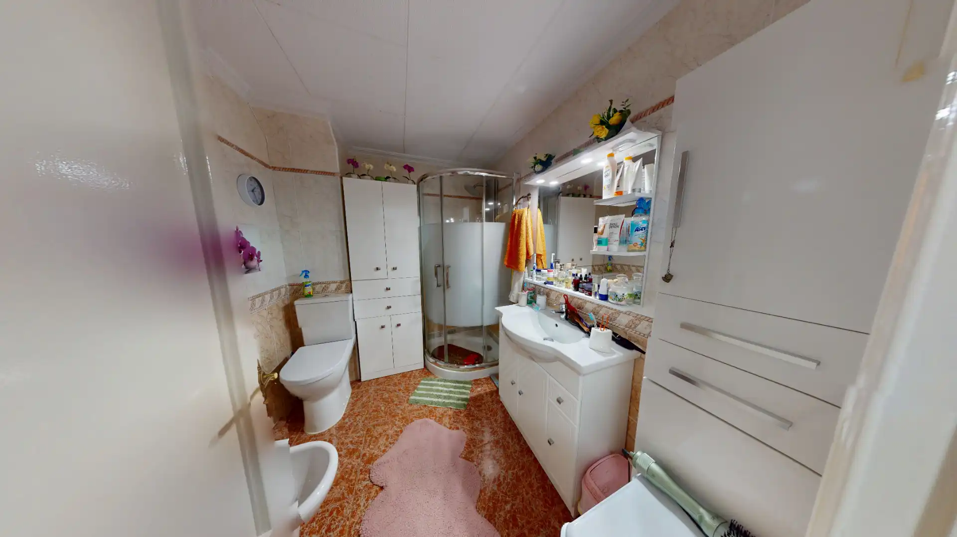 Bathroom of Flat for sale in Torrevieja  with Terrace, Furnished and Oven