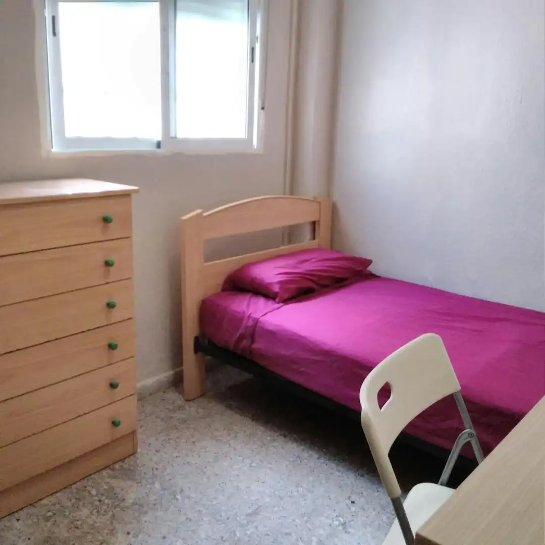 Bedroom of Flat for share in Sevilla  with Heating, Furnished and TV