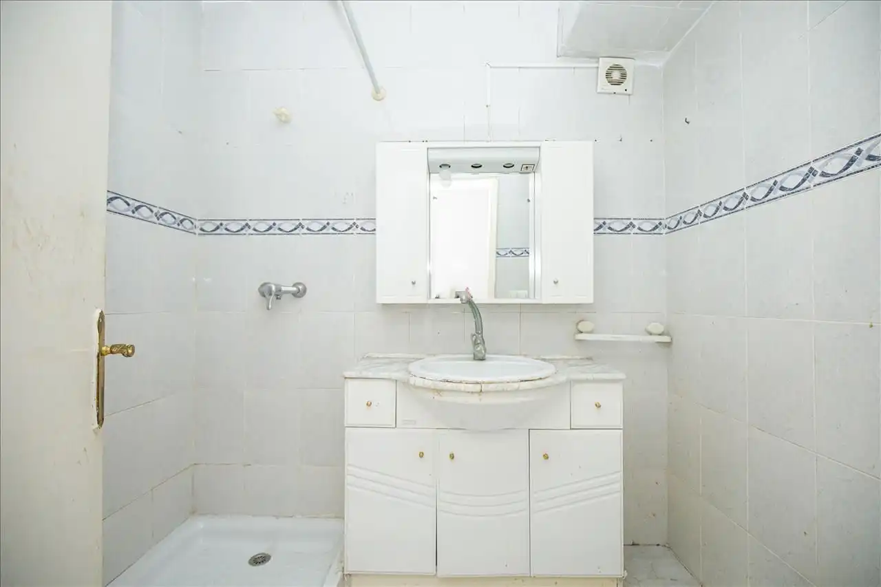 Bathroom of Flat for sale in Castelló d'Empúries  with Heating