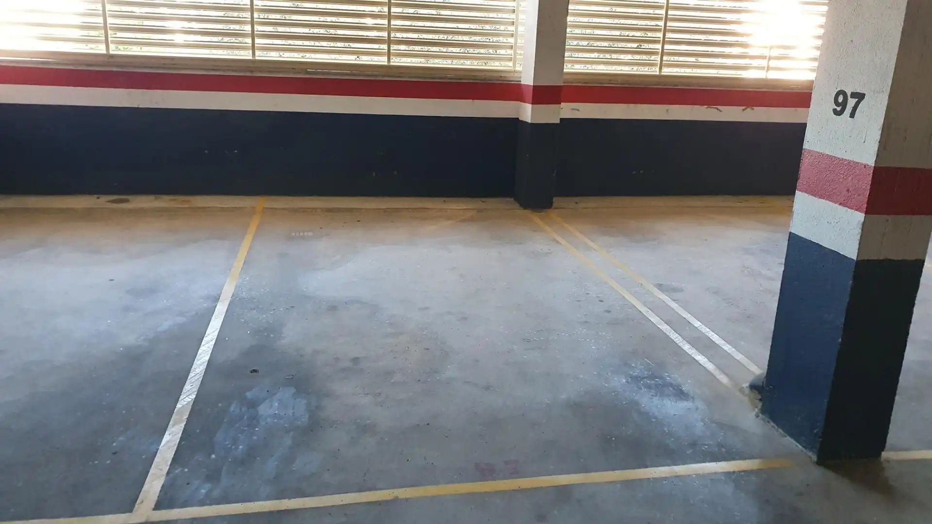 Parkplatz von Wohnung zum Verkauf in Cullera mit Klimaanlage und Möbliert