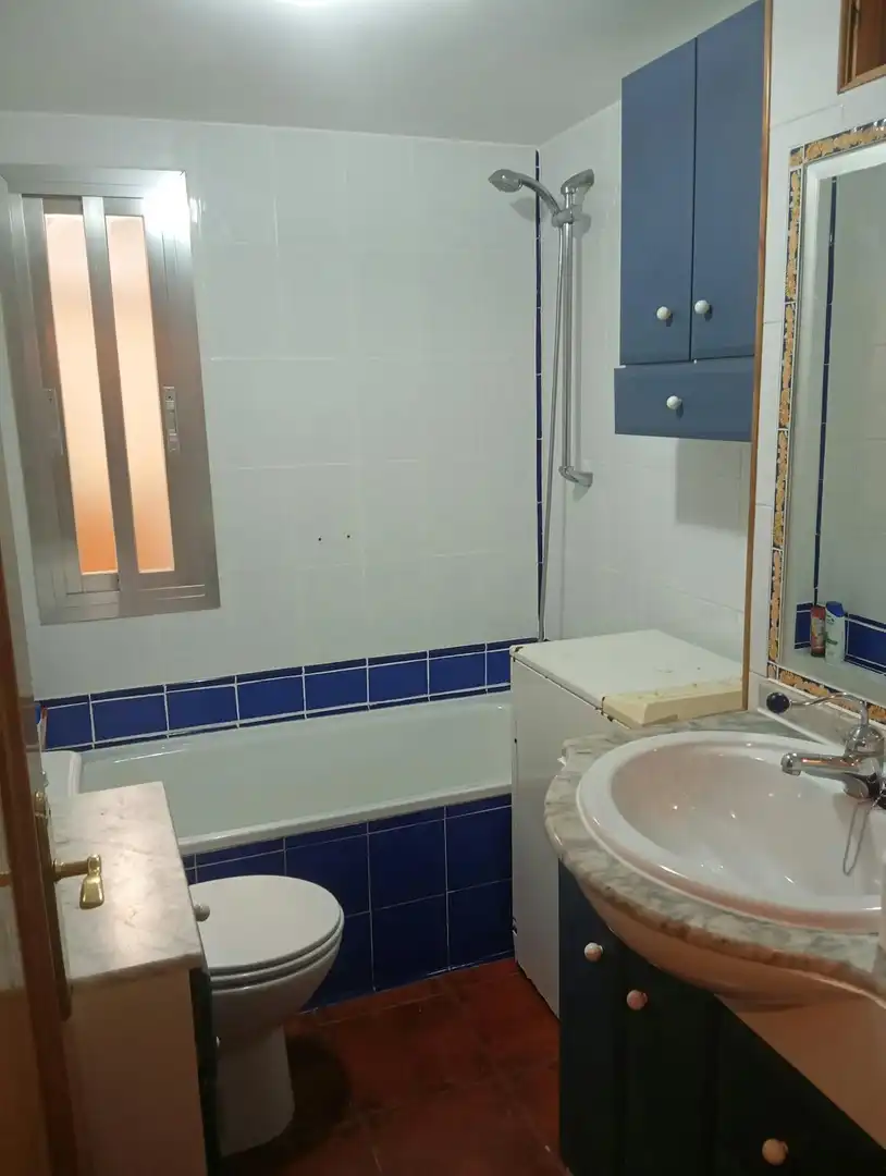 Bathroom of Flat for rent in Leganés  with Air Conditioner, Heating and Private garden