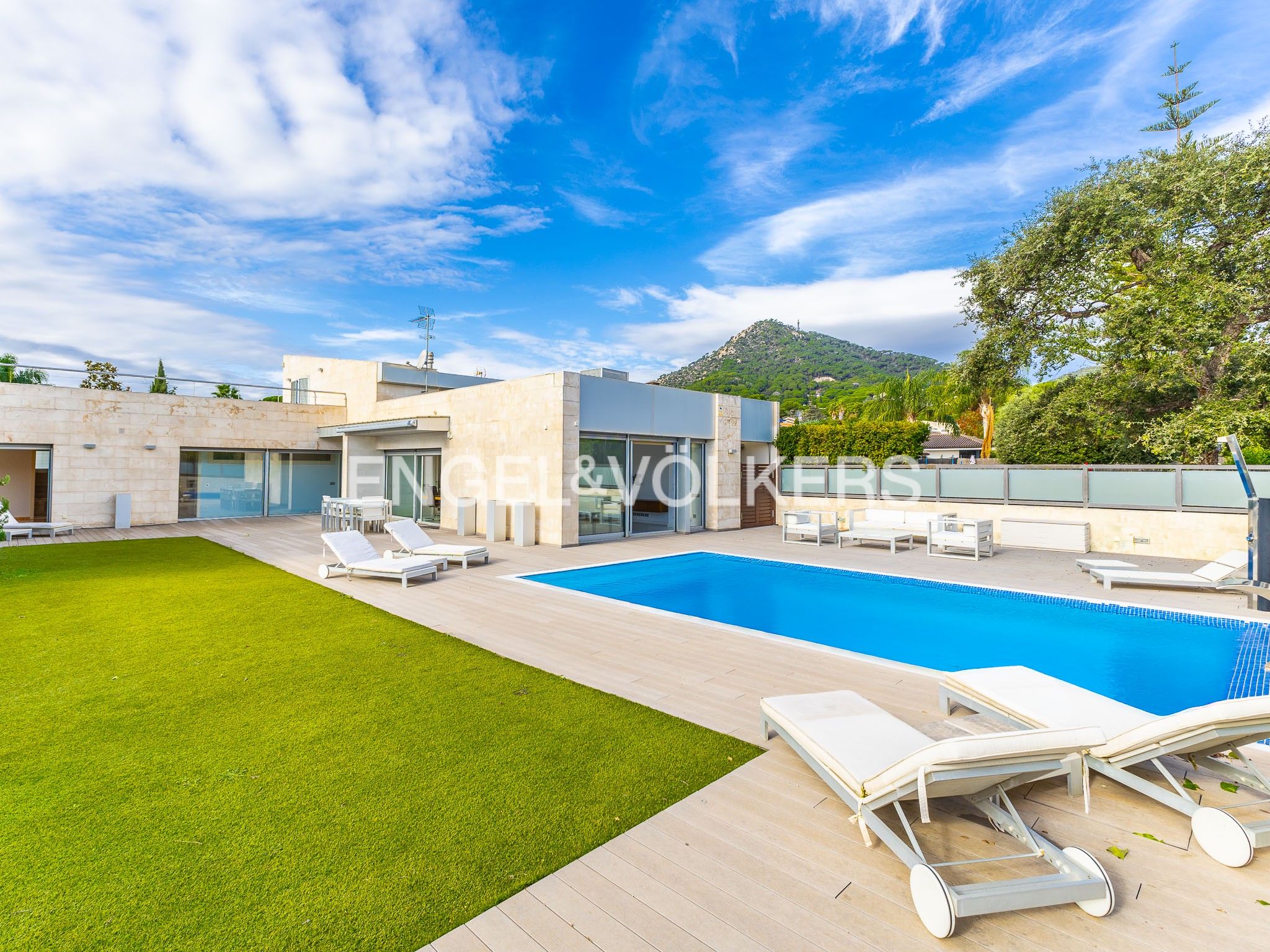 Exterior view of Single-family semi-detached for sale in Cabrera de Mar  with Air Conditioner, Heating and Private garden