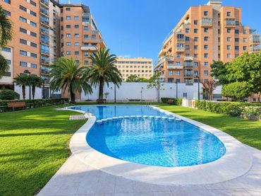 Pis amb piscina en venda a Rascanya