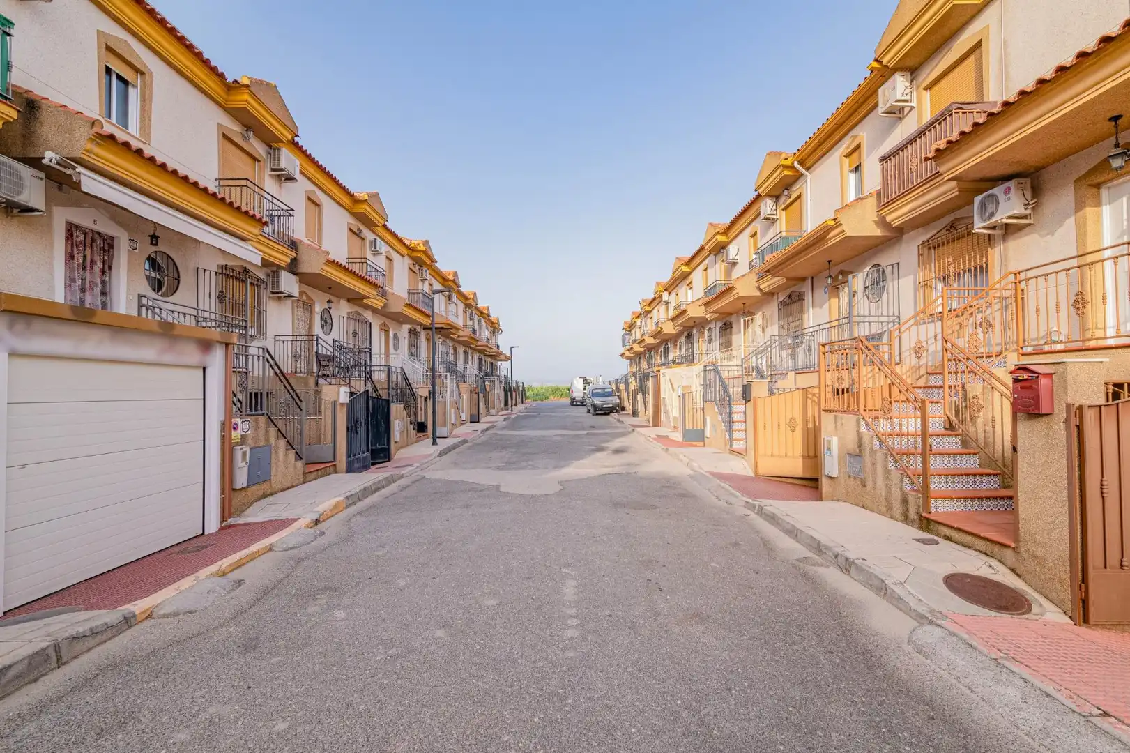 Vista exterior de Casa adosada en venda en Cijuela amb Aire condicionat, Calefacció i Jardí privat