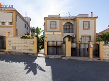 Adossat amb jardí en venda a Calle Calle Aperos del Pilar