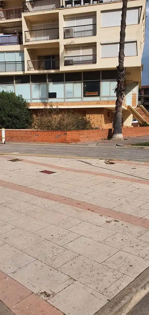 Vista exterior de Local de alquiler en Empuriabrava con Terraza