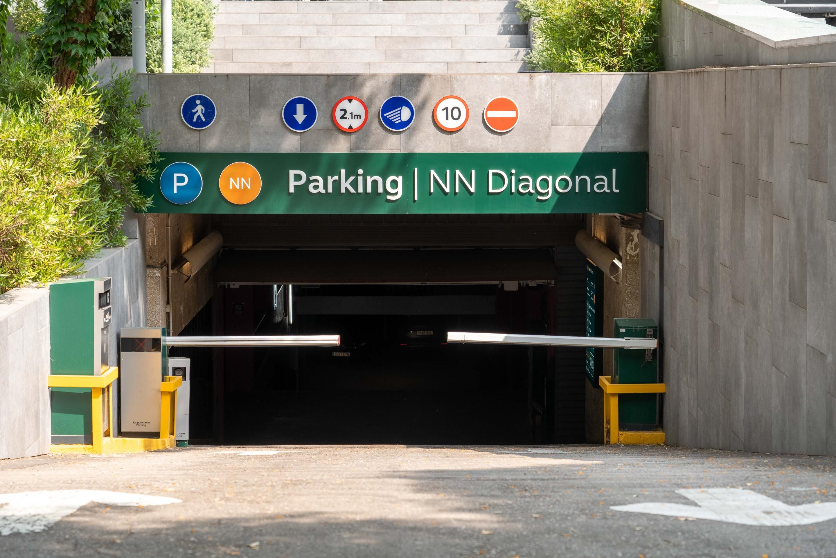 Garaje de alquiler en  AVENIDA DIAGONAL, 593, Barri de les Corts