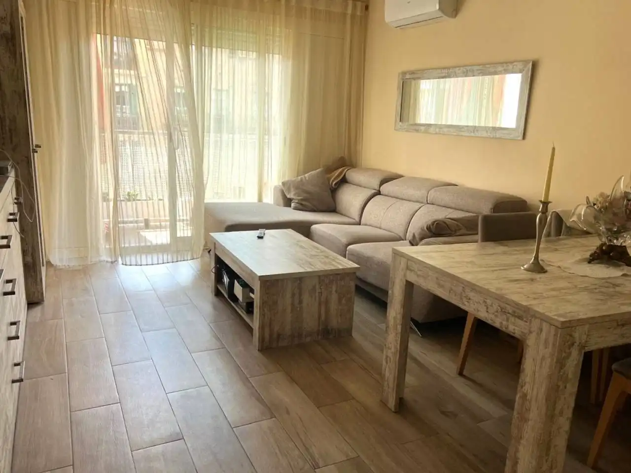 Sala de estar de Piso en venta en Barcelona con Aire acondicionado y Balcón