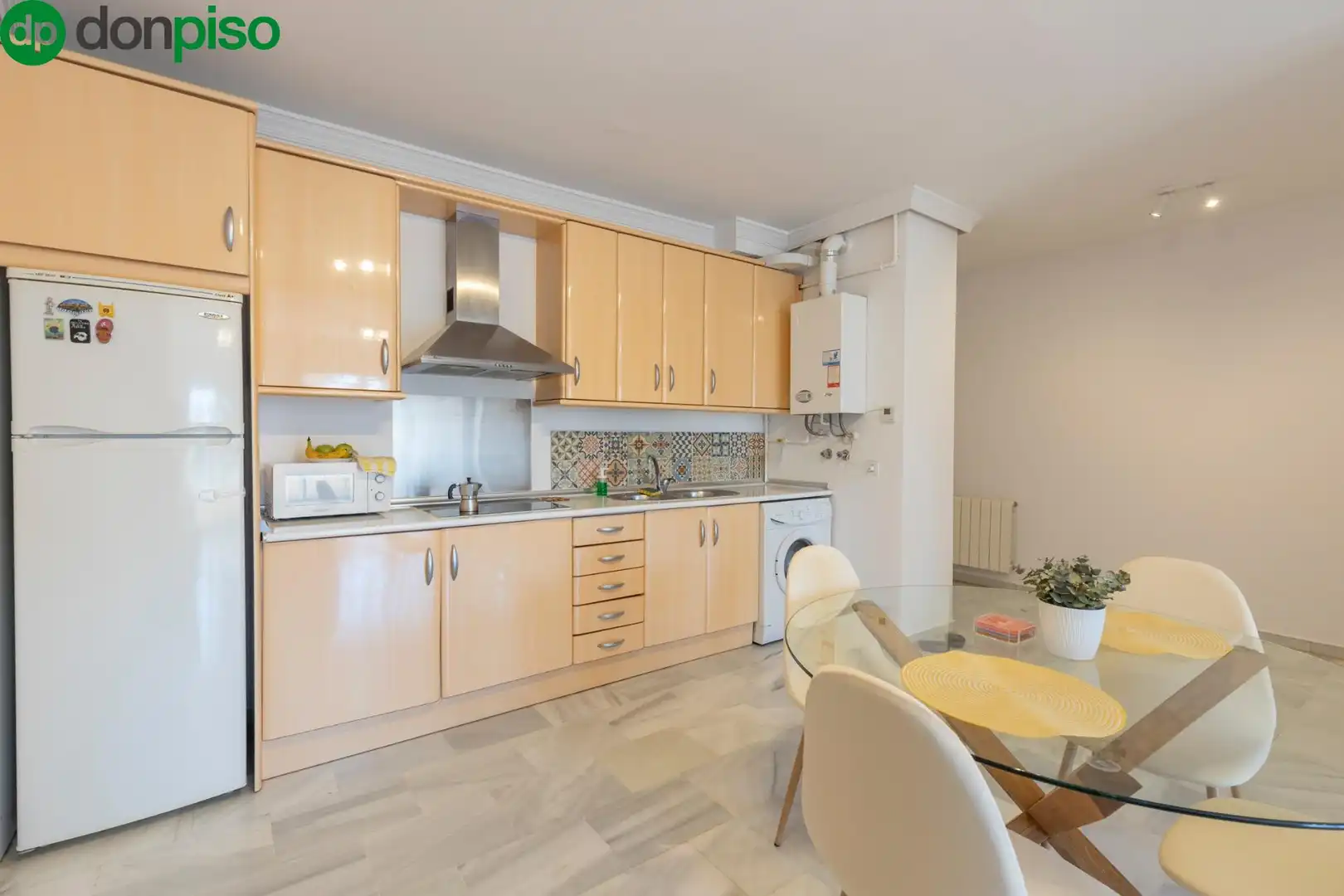 Küche von Wohnung zum Verkauf in Granada mit Klimaanlage, Heizung und Terrasse